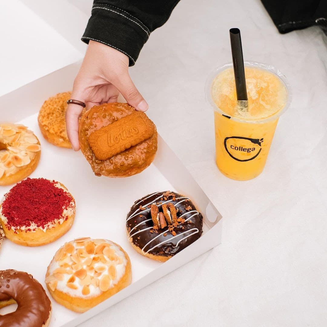 If there is someone who doesn’t like when donuts are combined with coffee. Tell them they have missed the chance to experience heaven.